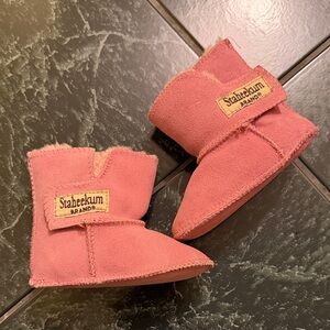 Staheekum Infant Pink Suede Booties